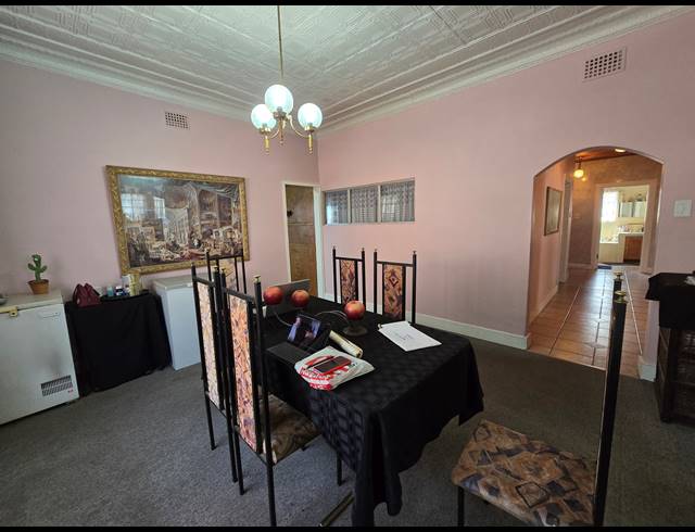 3 BEDROOM FREEHOLD FOR SALE IN THE HILL